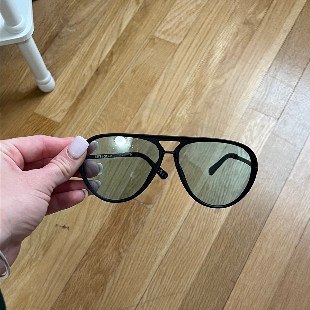 FRYE AND CO. Black Aviator Glasses